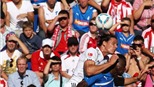 CĐV Bayern là tác giả của vụ “mây mưa” trên khán đài 